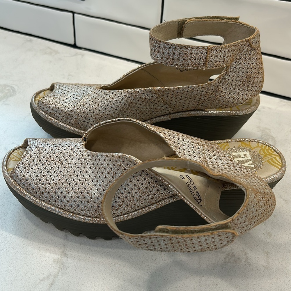 Fly London Yala Leather Perforated Wedges Gold Shimmer Size 9.5 - Picture 14 of 16